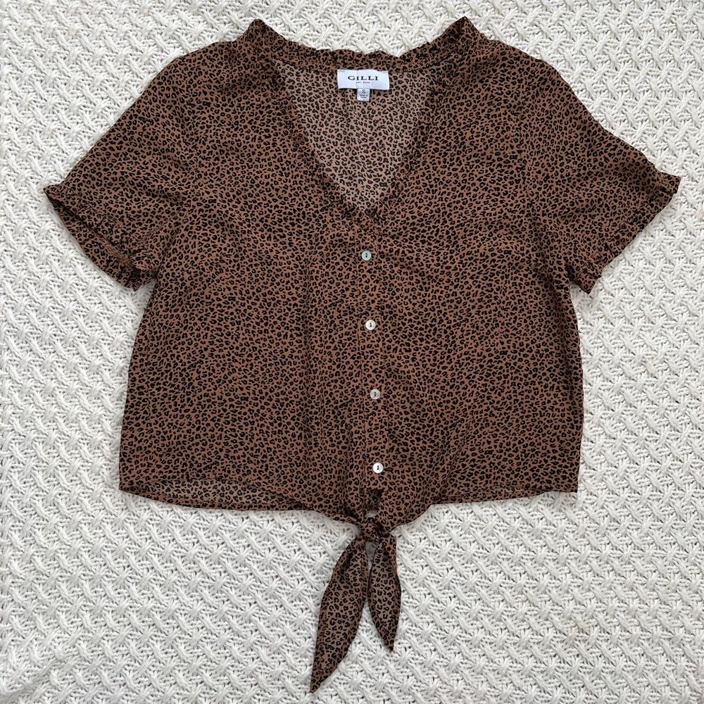 NWOT Gilli leopard print top